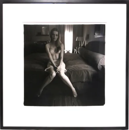 Fotografie Arbus - Mia Villiers-Farrow on a bed