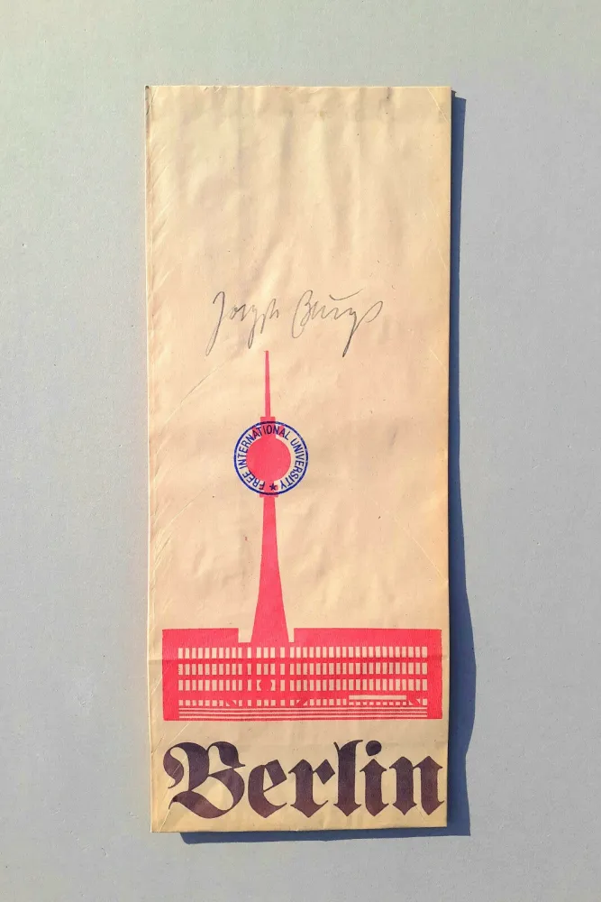 Geen Techniek Beuys - DDR Tüten 