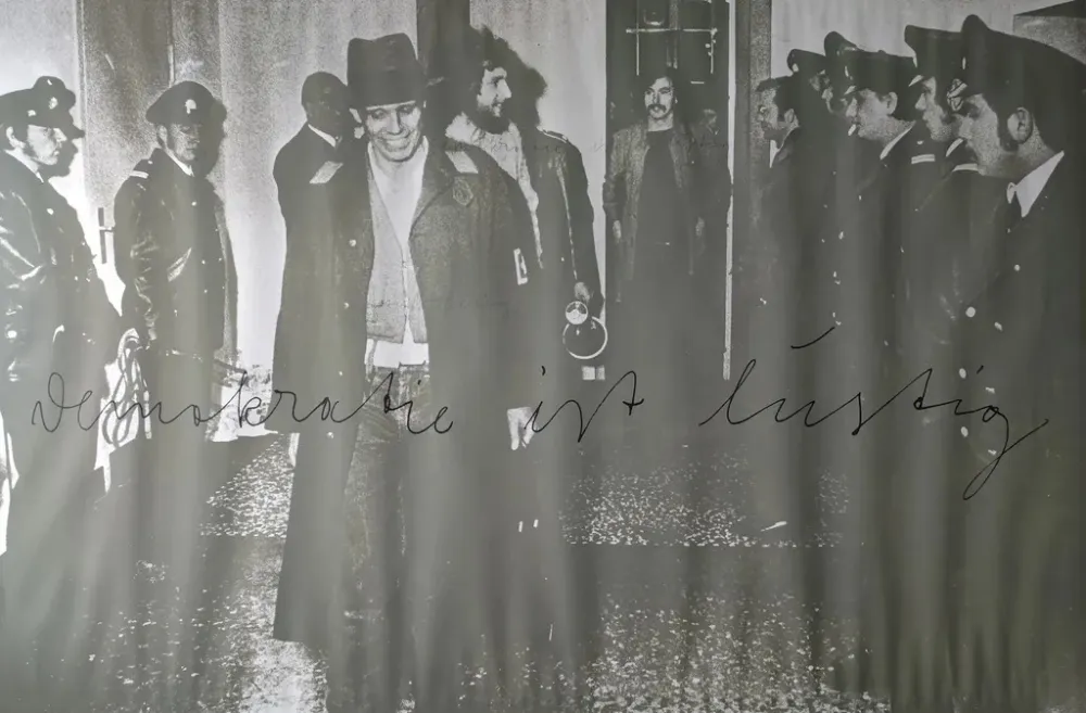 Zeefdruk Beuys - Demokratie ist lustig, 1973. 