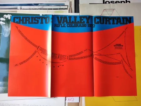 Offset Christo & Jeanne-Claude - „Christo: Valley Curtain, Rifle, Colorado 1972“.