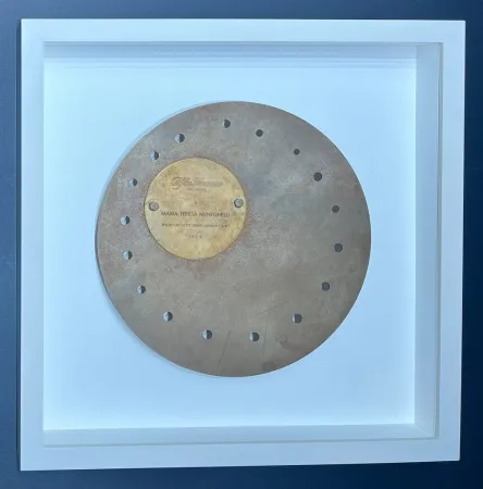 Geen Techniek Fontana - Lucio Fontana (1899-1968) - Lucio Fontana's metal sculpture commissioned by Alfa Romeo - 1964