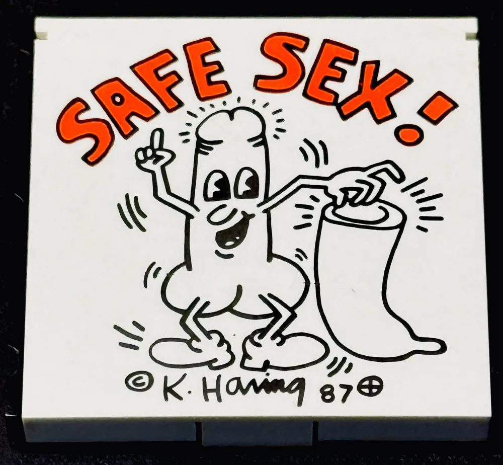 Geen Techniek Haring - Keith Haring (1958–1990) - Safe Sex! - Condom holder with clip - 1987