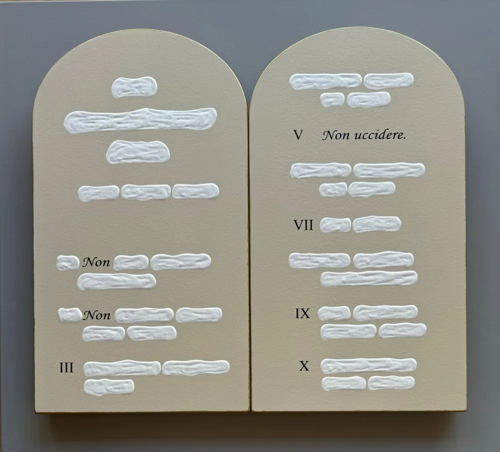 Reliëf Isgrò - Tavole della legge