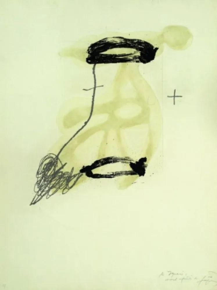 Ets Tàpies - UN FRAGMENT DE STATUE DANS L’HERBE D’UN ENCLOS ENCORE DÉSERT